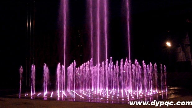四川成都明珠工业园音乐旱喷实景 四川成都明珠工业园音乐旱喷实景