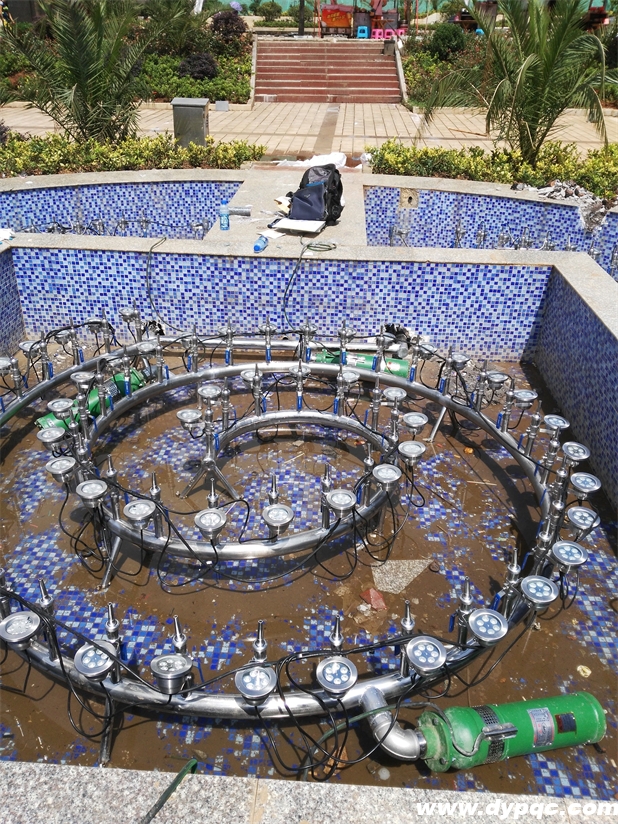 步步高升喷泉施工现场照片 步步高升喷泉施工现场照片