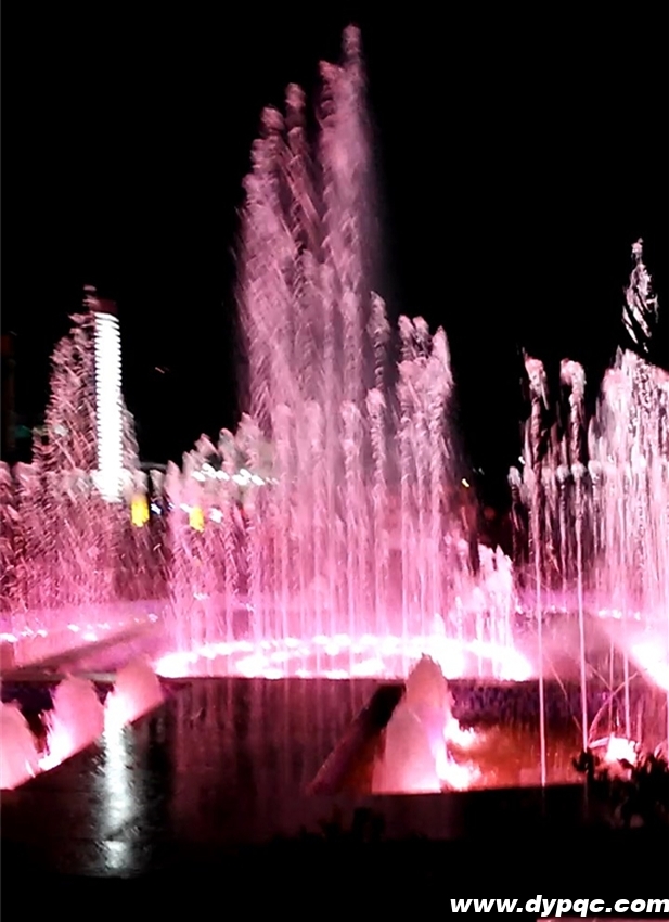 红果休闲广场双环水幕喷泉实景图 红果休闲广场双环水幕喷泉实景图