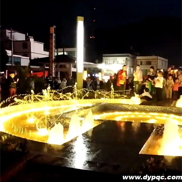 红果休闲广场旋转舞步喷泉实景图 红果休闲广场旋转舞步喷泉实景图