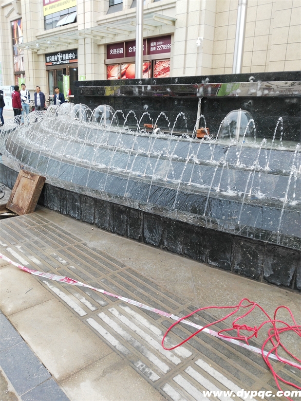 四川德阳云端柏悦酒店入口水景喷泉正面实景 四川德阳云端柏悦酒店入口水景喷泉正面实景