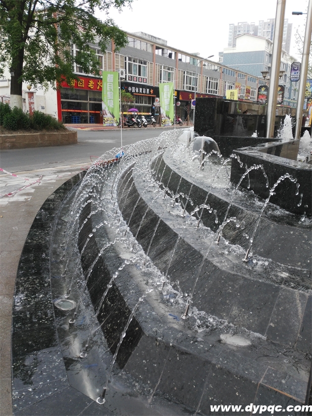 四川德阳云端柏悦酒店入口水景喷泉背面实景 四川德阳云端柏悦酒店入口水景喷泉背面实景