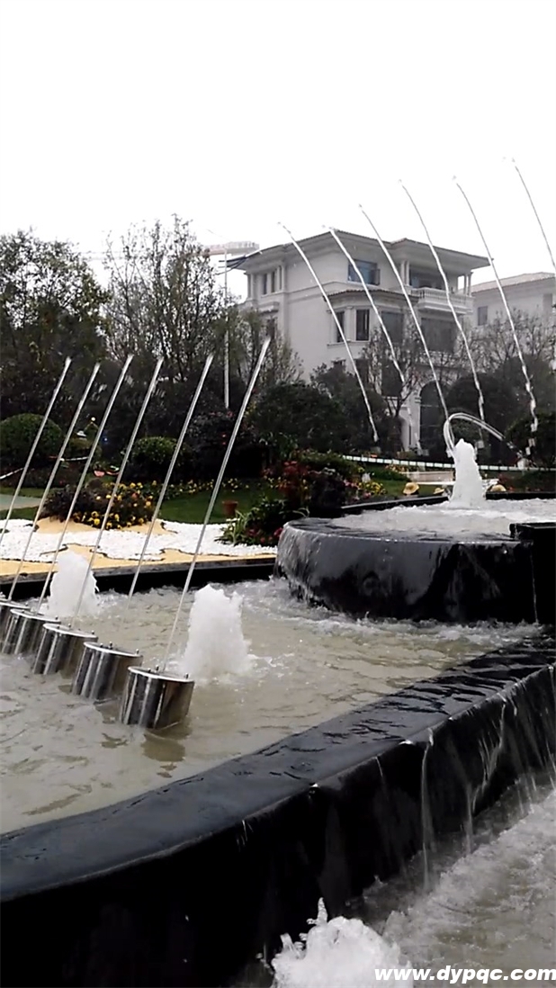 四川南充碧桂园天玺湾波光跳泉实景 四川南充碧桂园天玺湾波光跳泉实景