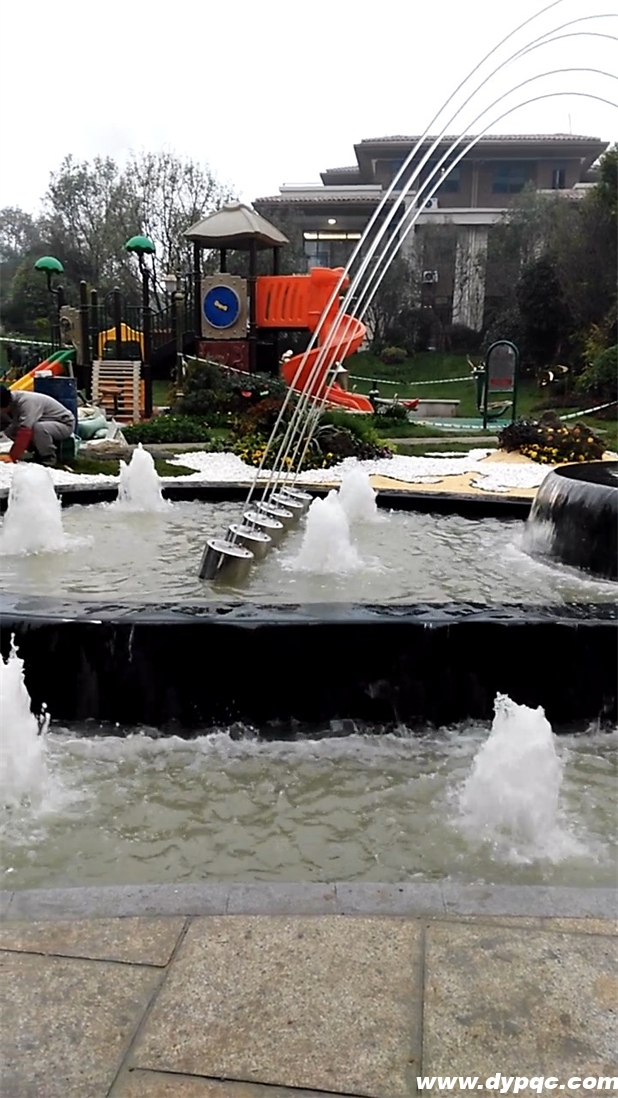 四川南充碧桂园天玺湾水景喷泉实景 四川南充碧桂园天玺湾水景喷泉实景