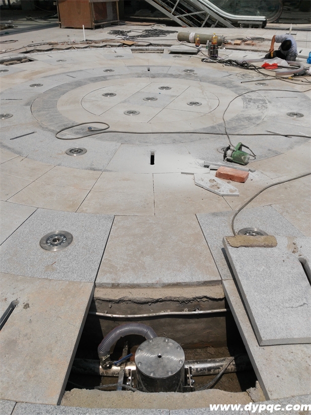 旱式广场喷泉施工现场 旱式广场喷泉施工现场