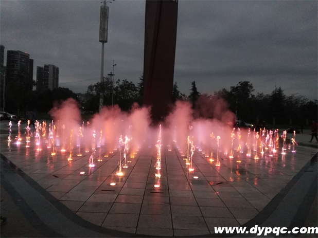 用科技与艺术重塑商业空间价值 - 四川成都绵世•溪地湾四期麻将街旱式音乐喷泉工程