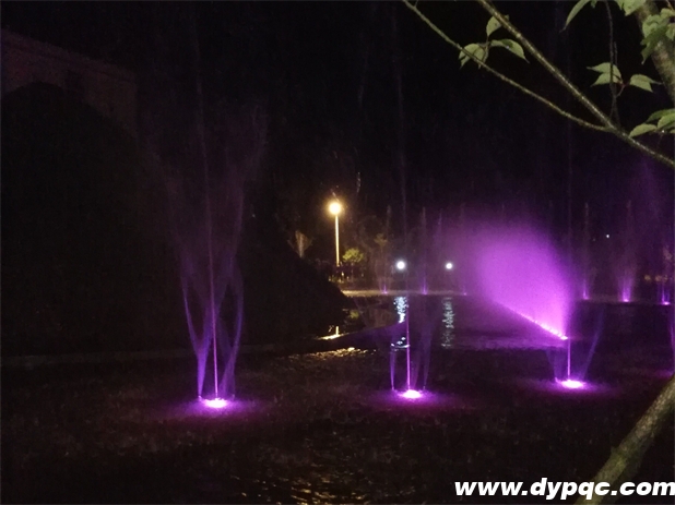 芒部中学莺歌燕舞夜间实景图 芒部中学莺歌燕舞夜间实景图