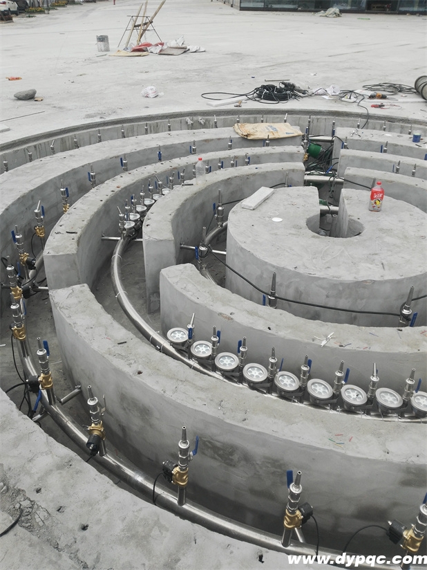 四川乐山万华国际旱式音乐喷泉施工现场实拍 四川乐山万华国际旱式音乐喷泉施工现场实拍