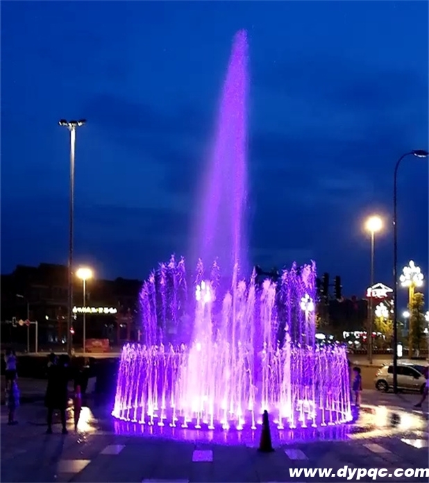 四川乐山万华国际内抛花篮水型现场实拍图 四川乐山万华国际内抛花篮水型现场实拍图