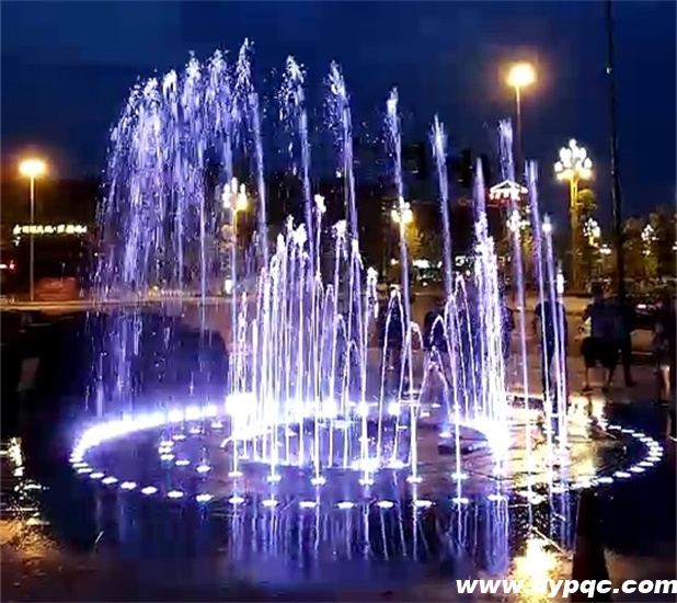 四川乐山万华国际孔雀开屏及数码跑泉水型现场实拍图 四川乐山万华国际孔雀开屏及数码跑泉水型现场实拍图