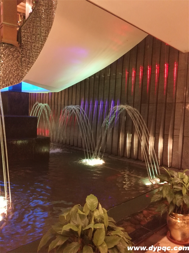 重庆KTV拱桥喷泉现场实拍