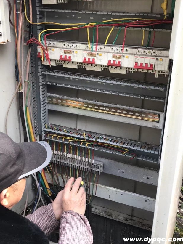 珙县政府广场配电柜维修现场 珙县政府广场配电柜维修现场