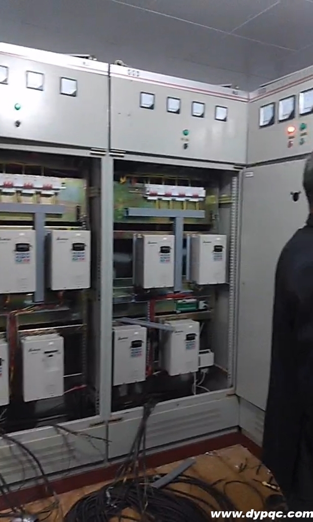 易门龙泉文化广场控制室维修现场 易门龙泉文化广场控制室维修现场