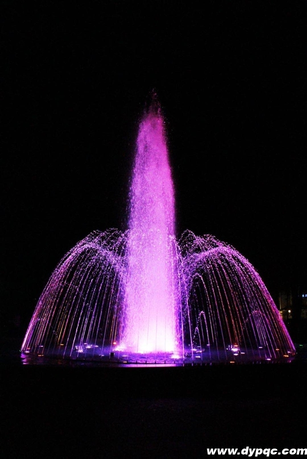 资阳筑鼎•凯旋国际四期音乐喷泉实拍图 资阳筑鼎•凯旋国际四期音乐喷泉实拍图