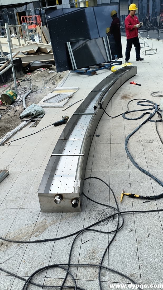 上海曹路招商花园拉线水帘水箱组装现场 上海曹路招商花园拉线水帘水箱组装现场