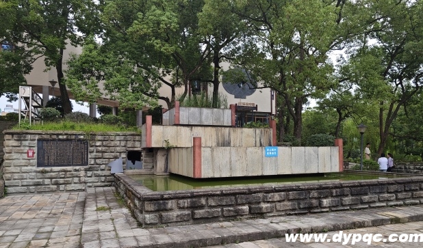 自贡彩灯博物馆水景喷泉修复前现场实拍 自贡彩灯博物馆水景喷泉修复前现场实拍