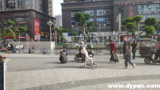 小型商业广场音乐喷泉实景 小型商业广场音乐喷泉实景