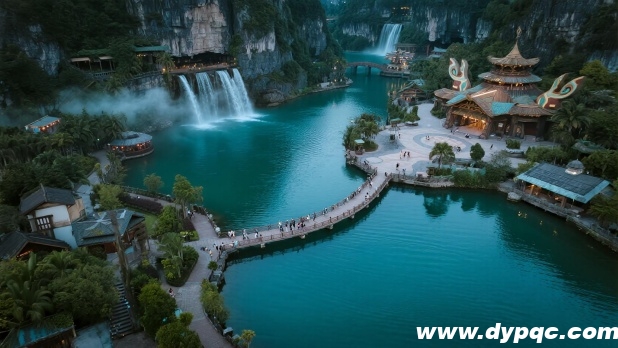 文旅景区瀑布雾森