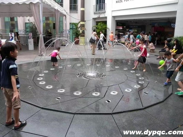 孩童互动波光泉场景 孩童互动波光泉场景