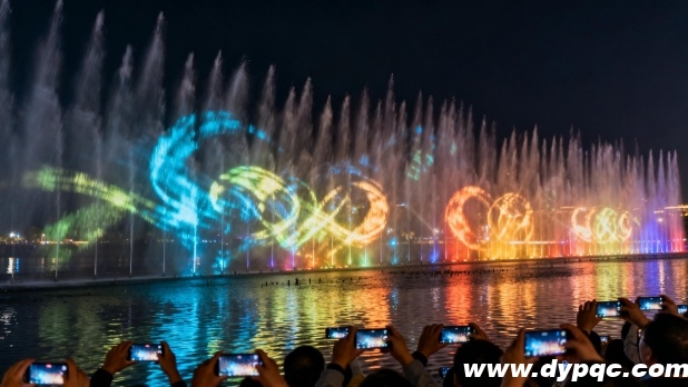 数码跑泉专业解决方案 - 数百种水形变幻，打造震撼视听水景艺术