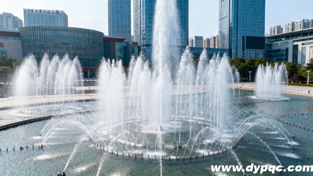 城市大型广场音乐喷泉全景 城市大型广场音乐喷泉全景