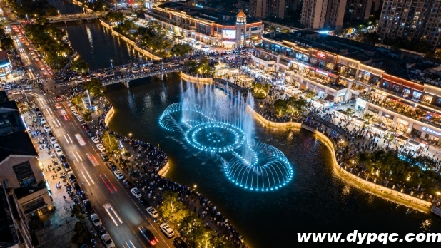 航拍大型河道喷泉的夜经济景象 航拍大型河道喷泉的夜经济景象