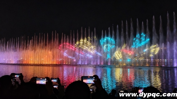 河道数码跑泉及激光表演 河道数码跑泉及激光表演