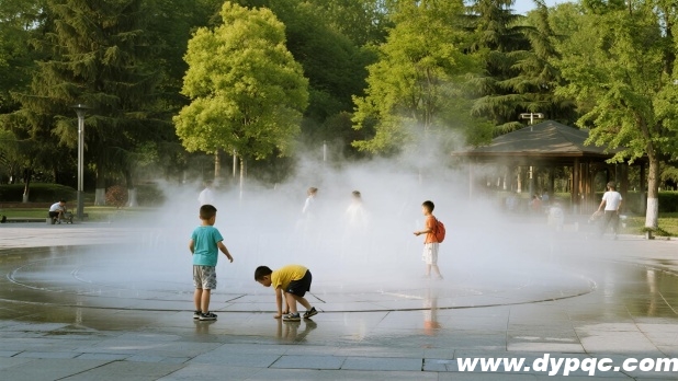 夏日广场旱喷泉水雾弥漫带来清凉感 夏日广场旱喷泉水雾弥漫带来清凉感