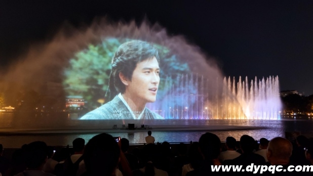 水幕电影与水柱灯光完美融合 水幕电影与水柱灯光完美融合