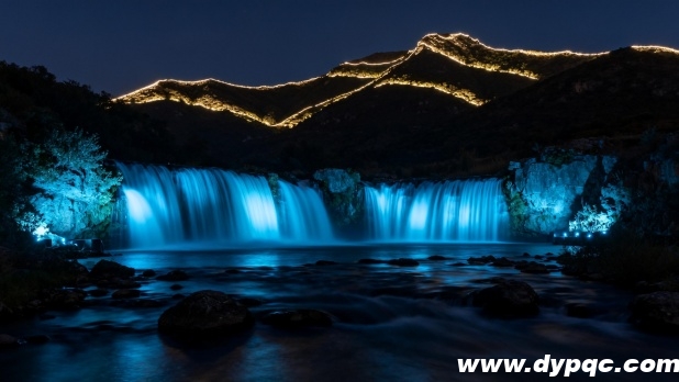 灯光营造山体与瀑布的层次感 灯光营造山体与瀑布的层次感